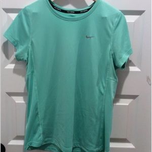 Nike Dri-fit Women’s Tee Size Large